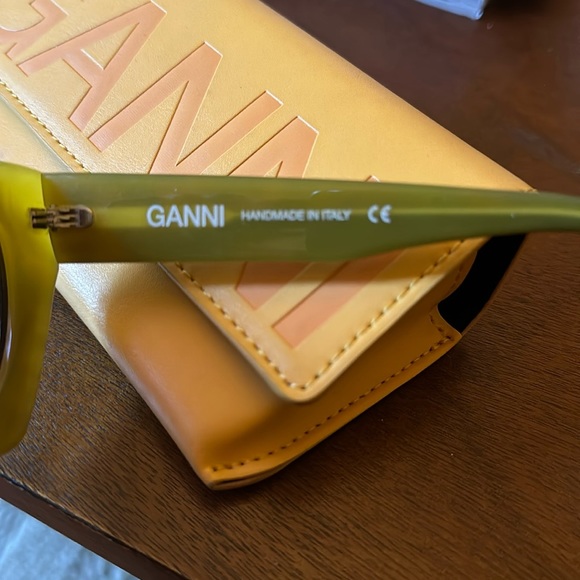 GANNI Oversized Sunglasses brown/green Tortoise NWOT with Case - Picture 5 of 7